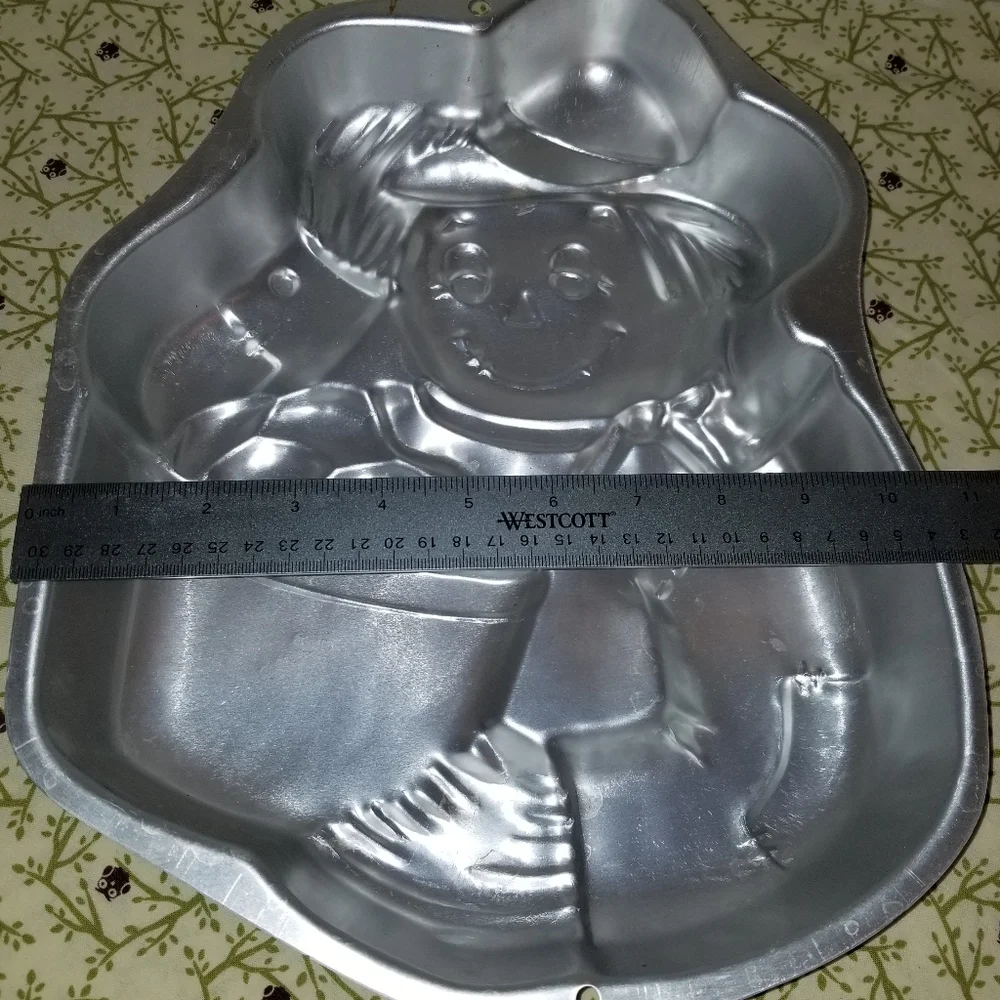 Vintage 1998 Wilton Scarecrow Cake Pan model 2105-2001